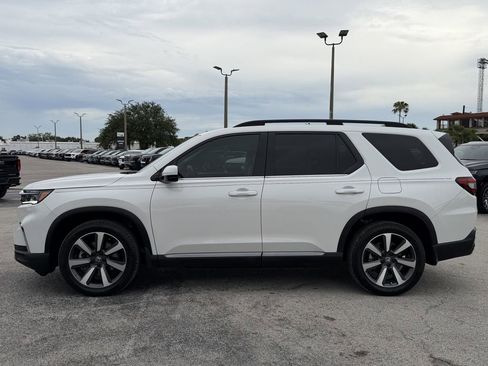 Used 2025 Honda Pilot Touring image 8