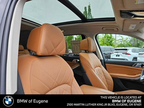 Used 2023 BMW X7 xDrive40i w/ Premium Package AWD/4WD image 13