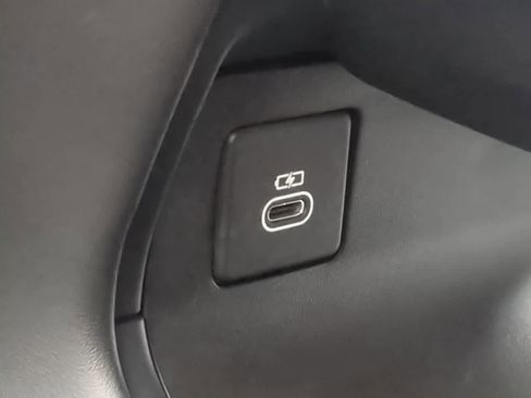 Used 2025 Land Rover Range Rover Sport SE image 32