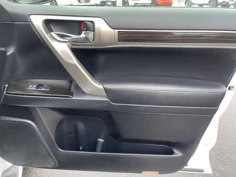 Used 2015 Lexus GX 460 image 12