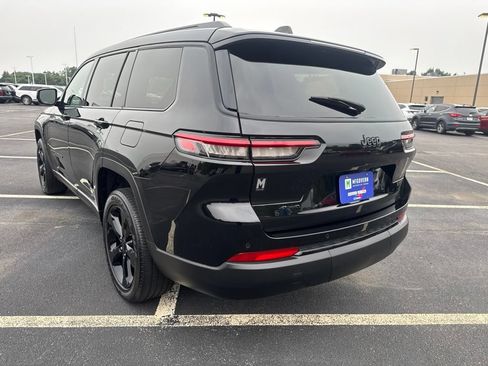 Used 2023 Jeep Grand Cherokee L Laredo AWD/4WD image 4