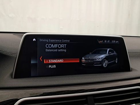 Used 2019 BMW 750i xDrive w/ M Sport Package AWD/4WD image 31