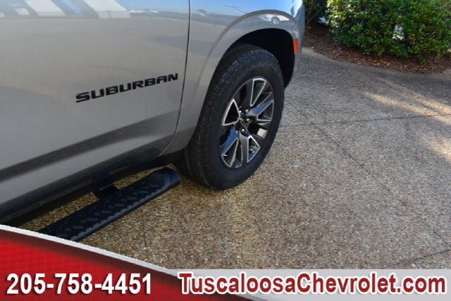 Used 2023 Chevrolet Suburban Z71 w/ Luxury Package AWD/4WD image 17
