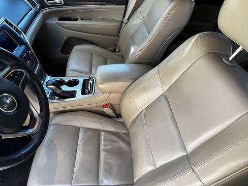 Used 2018 Jeep Grand Cherokee Limited image 16