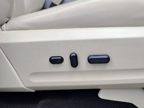 Used 2015 Ford Expedition Limited w/ Equipment Group 301A image 32