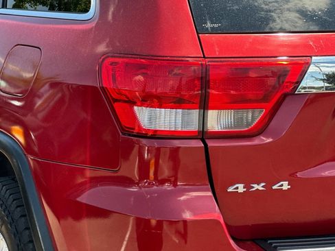 Used 2011 Jeep Grand Cherokee Laredo w/ Trailer Tow Group AWD/4WD image 25