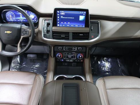 Used 2023 Chevrolet Suburban High Country image 2