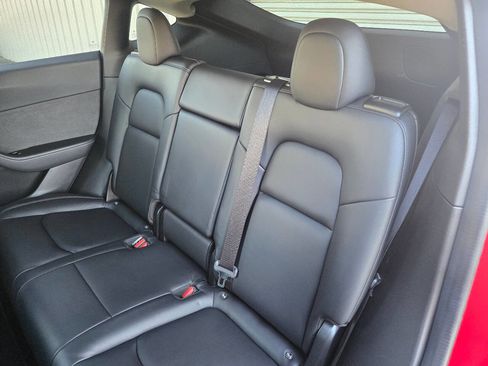 Used 2021 Tesla Model Y Long Range image 22