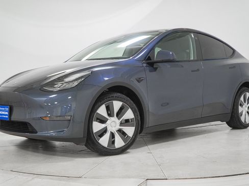 Used 2023 Tesla Model Y Long Range image 1
