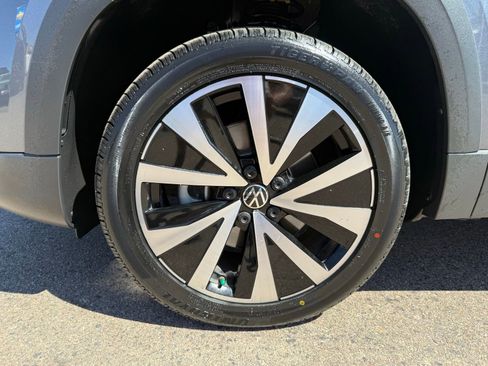 Used 2022 Volkswagen Taos SE w/ Panoramic Sunroof Package image 39