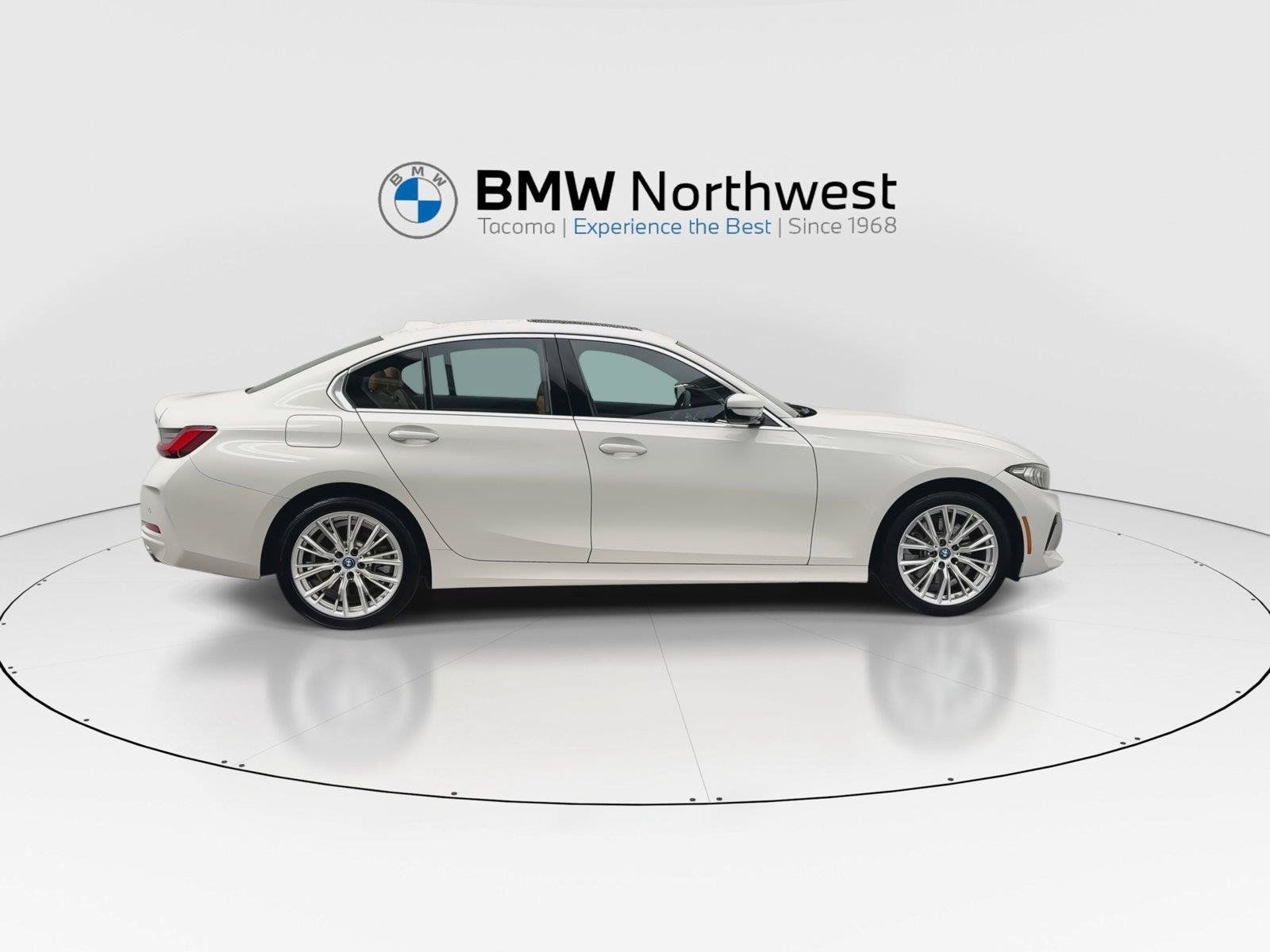 Used 2024 BMW 330e w/ Convenience Package RWD image 5