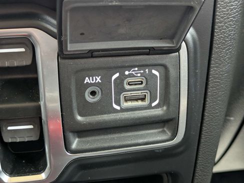 Used 2023 Jeep Wrangler Unlimited Sahara AWD/4WD image 19
