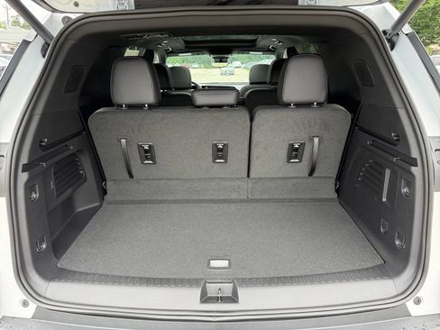 New 2026 Chevrolet Traverse LT w/ Sun and Wheel Package FWD image 27