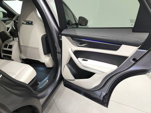Used 2025 Jaguar F-PACE R-Dynamic S image 41