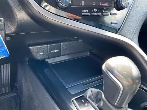 Used 2020 Toyota Camry SE FWD image 25