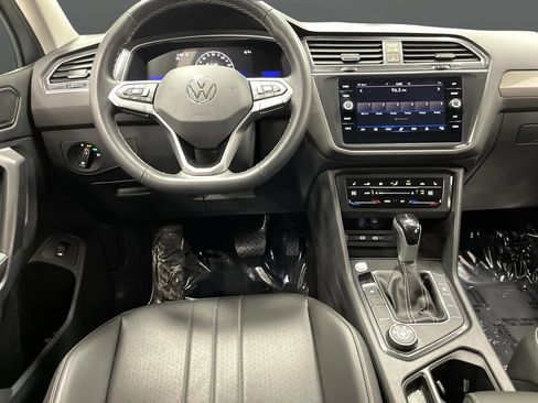 Used 2024 Volkswagen Tiguan SE image 5