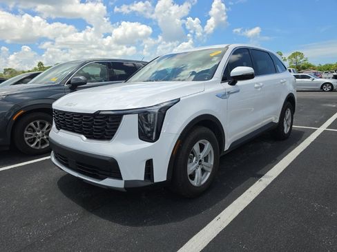 Certified 2025 Kia Sorento LX FWD image 6