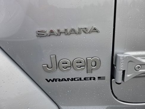 Used 2024 Jeep Wrangler Unlimited Sahara w/ Technology Group AWD/4WD image 23