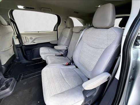 Used 2021 Toyota Sienna LE FWD image 28