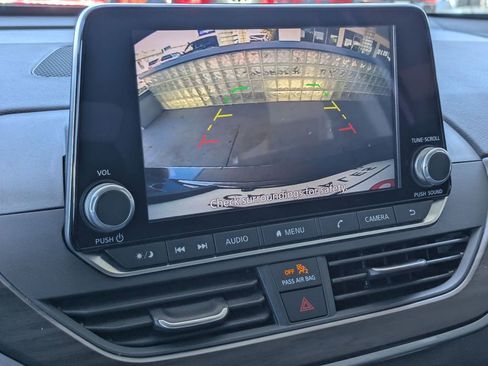 Used 2025 Nissan Altima 2.5 SV FWD image 17