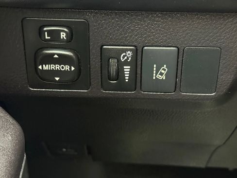 Used 2018 Toyota RAV4 XLE AWD/4WD image 39