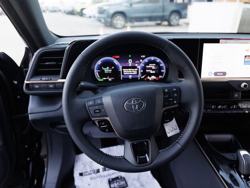 Certified 2026 Toyota Crown XLE image 36