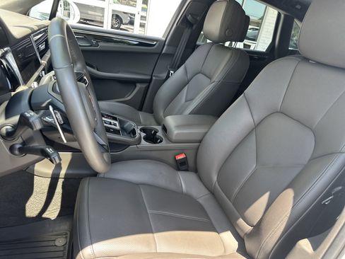 Used 2025 Porsche Macan AWD/4WD image 10