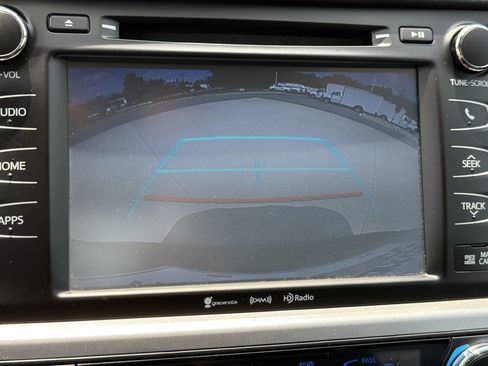 Used 2017 Toyota Highlander XLE FWD image 18