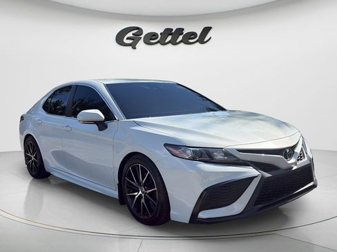 Used 2024 Toyota Camry SE FWD image 3