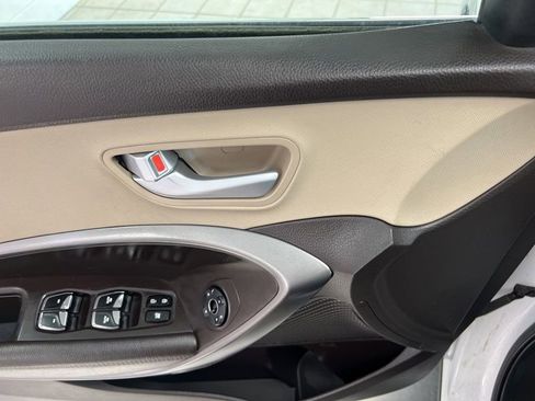 Used 2017 Hyundai Santa Fe Sport FWD image 19