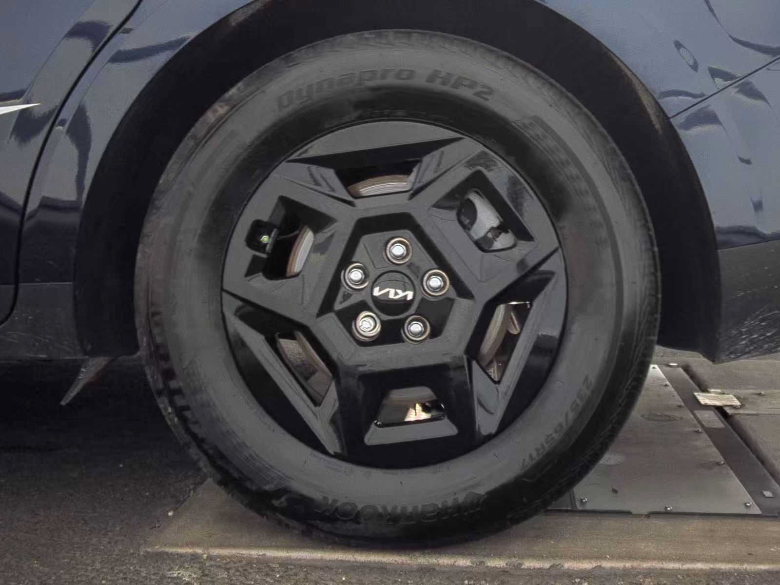 Used 2026 Kia Carnival FWD image 10