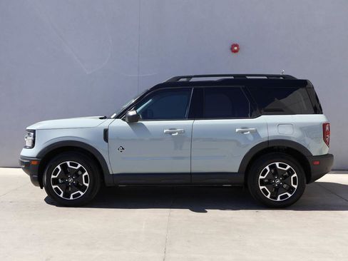 Used 2022 Ford Bronco Sport Outer Banks w/ Tech Package AWD/4WD image 2