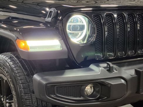 Used 2020 Jeep Wrangler Unlimited Sahara image 13
