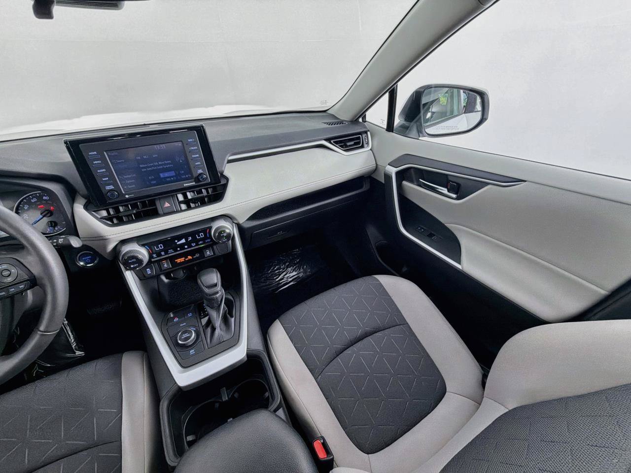 Used 2022 Toyota RAV4 XLE w/ XLE Grade Weather Package AWD/4WD image 12