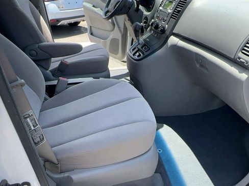 Used 2009 Kia Sedona LX FWD image 27