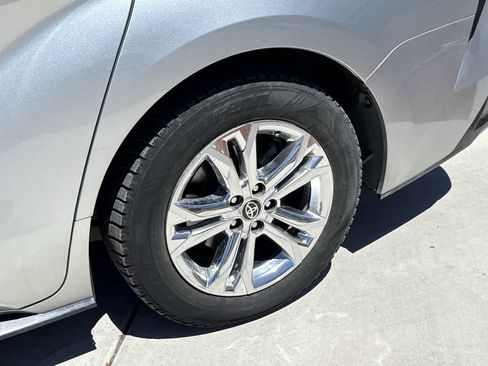 Used 2022 Toyota Sienna XSE w/ XSE Plus Package AWD/4WD image 8