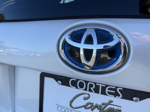 Used 2022 Toyota Prius LE AWD/4WD image 10
