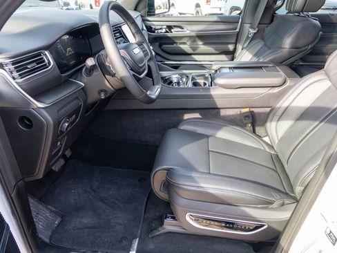 New 2026 Jeep Grand Wagoneer Summit AWD/4WD image 5