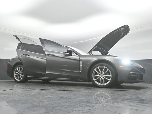Used 2018 Porsche Panamera 4S Executive image 55