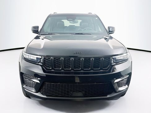 Used 2023 Jeep Grand Cherokee Altitude AWD/4WD image 2