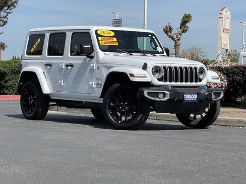 Used 2024 Jeep Wrangler Unlimited Sahara AWD/4WD image 2