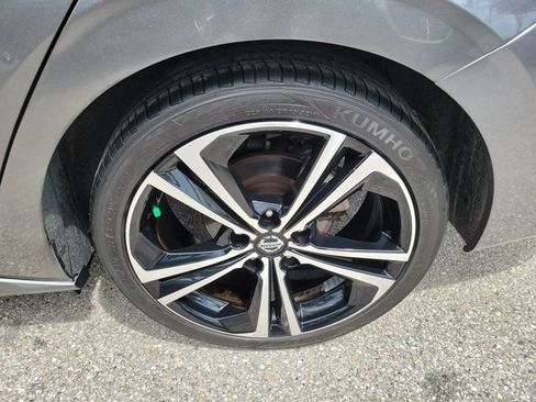 Used 2020 Nissan Sentra SR w/ Electronics Package FWD image 7