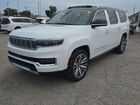 Used 2024 Jeep Grand Wagoneer L Series III AWD/4WD image 9