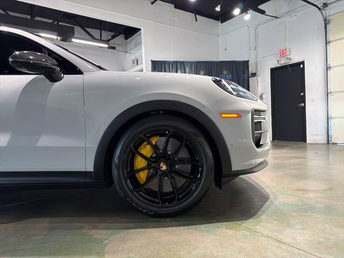 Used 2024 Porsche Cayenne Turbo GT AWD/4WD image 11