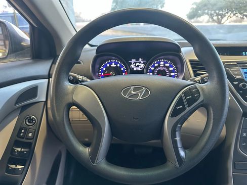 Used 2016 Hyundai Elantra SE image 9