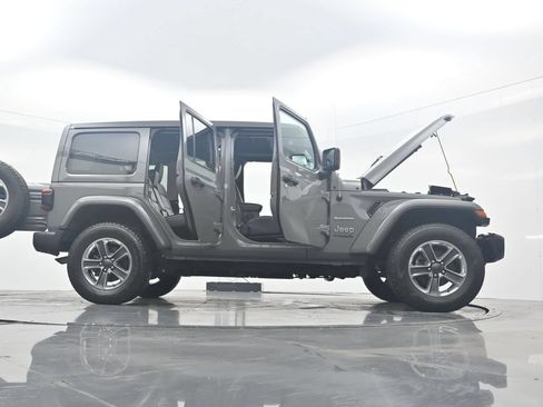 Used 2022 Jeep Wrangler Unlimited Sahara w/ LED Lighting Group AWD/4WD image 43