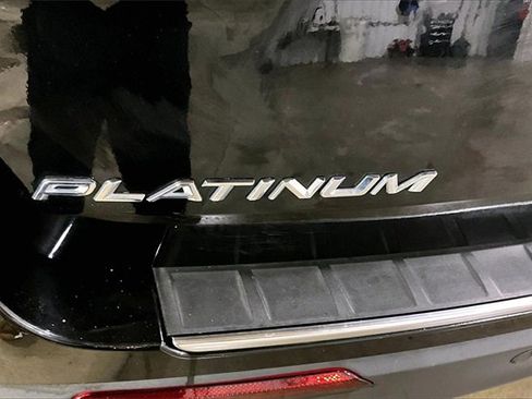 Used 2020 Ford Explorer Platinum w/ Premium Technology Package image 26