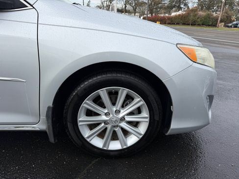 Used 2013 Toyota Camry XLE w/ Leather Pkg image 12
