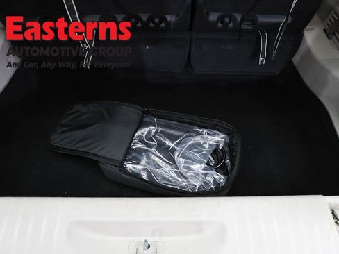 Used 2024 Chrysler Pacifica Select image 8