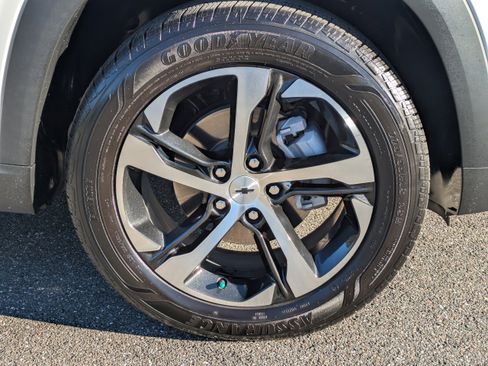 Used 2024 Chevrolet Trax RS image 11